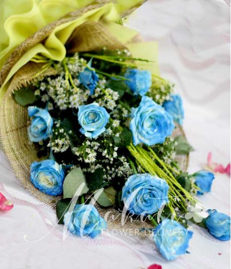 1 Dozen Blue Rose Spray (Arm Bouquet)