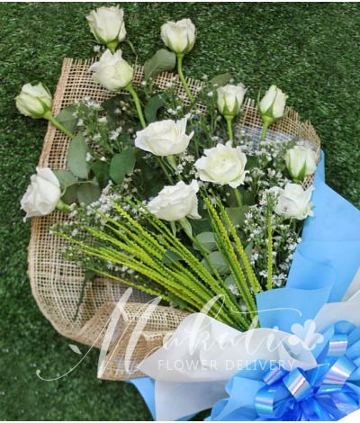 1 Dozen of white Roses